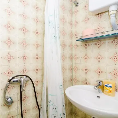 Jozomare - Single With Shared Bathroom Apartman *
