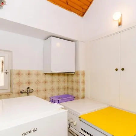 Jozomare - Single With Shared Bathroom *