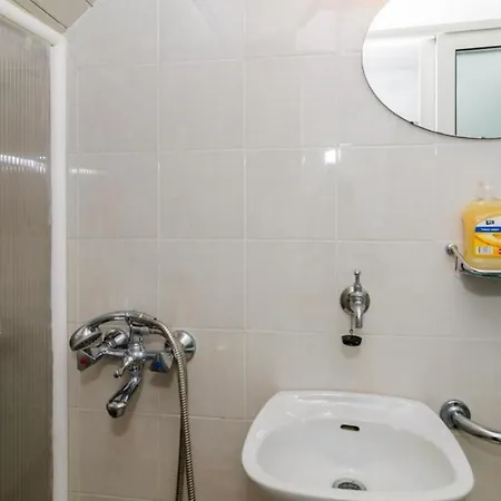 Jozomare - Single With Shared Bathroom Apartman *